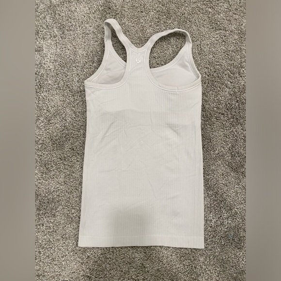 Lululemon Tank size 2 - Picture 3 of 3
